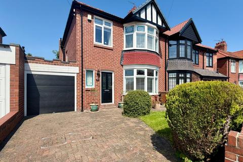 3 bed property, in Layfield Road, £360,000