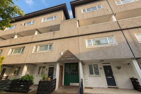2 bed property, in 64 Raccoon Way, £130,000