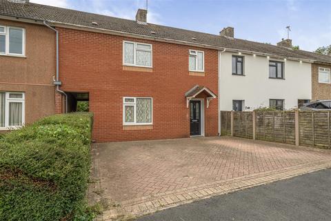 4 bed property, in Wyndham Crescent, £300,000