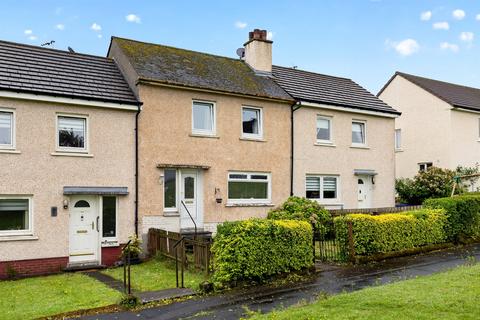 2 bed property, in Montrose Road, £100,000