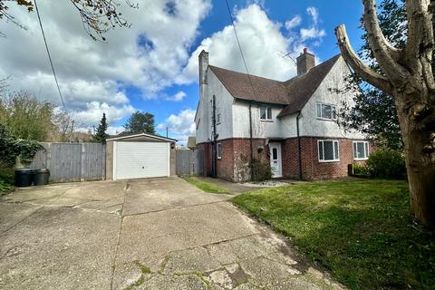 3 bed property, in Brookside, £485,000
