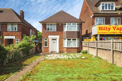 5 bed property, in Middleton Boulevard, £290,000