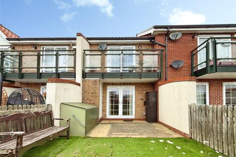 2 bed property, in Ellisons Quay, £245,000