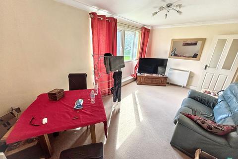 1 bed property, in Haydon Close, £40,000