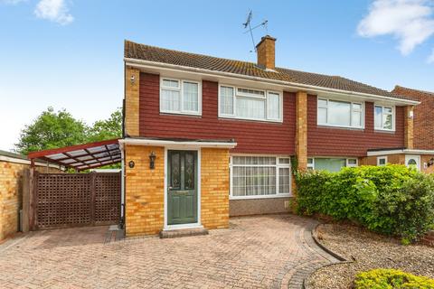3 bed property, in Maypole Road, £525,000
