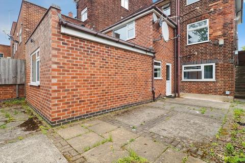 2 bed property, in Middleton Boulevard, £115,000