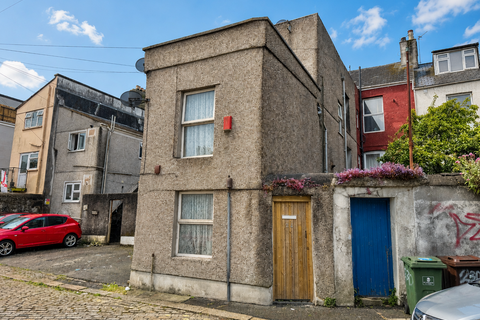 3 bed property, in Bayswater Road, £175,000