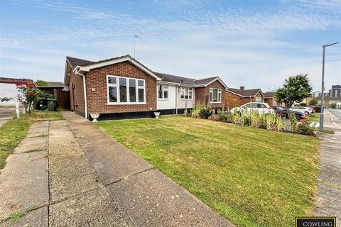 2 bed property, in Long Meadow Drive, £350,000