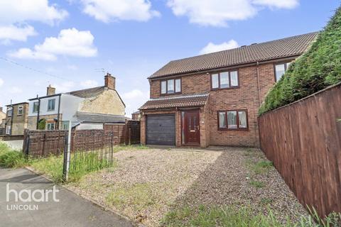 3 bed property, in Lincoln Road, £250,000