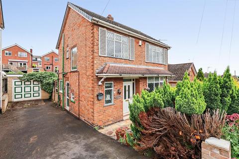 3 bed property, in Southcliffe Road, £240,000