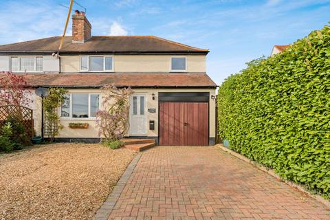 4 bed property, in Tilegate Road, £575,000