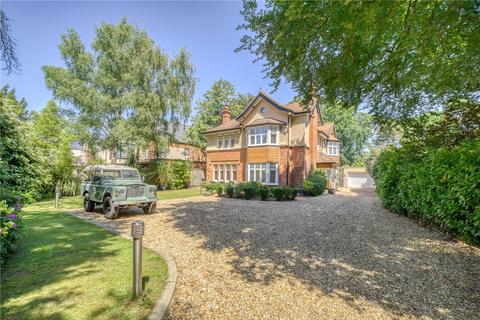 6 bed property, in Spur Hill Avenue, £1,895,000