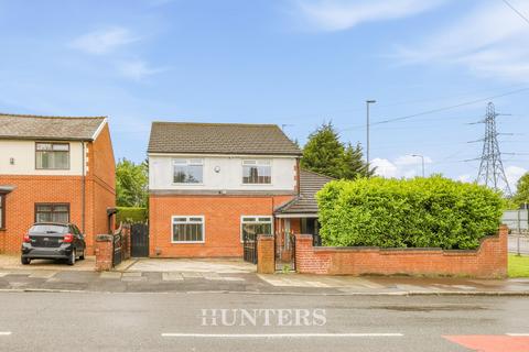 4 bed property, in Mossway, £495,000