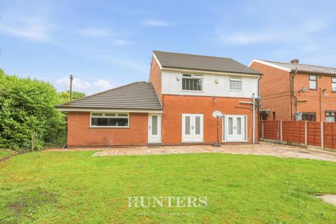 4 bed property, in Mossway, £495,000