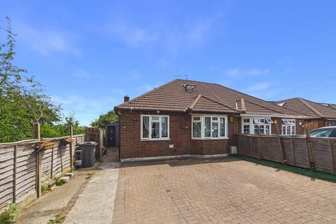 2 bed property, in Hatton Road, £550,000