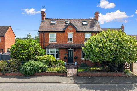 5 bed property, in Station Road, £725,000
