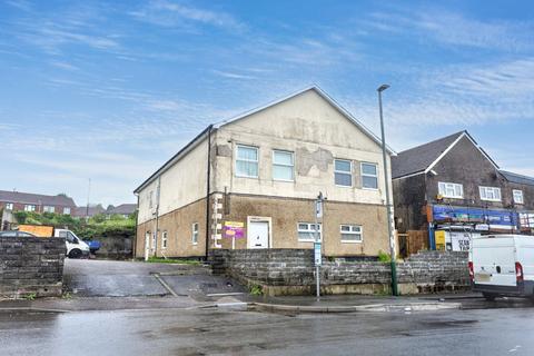 2 bed property, in Flat 4 Aneurin House, £50,000