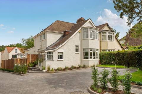 3 bed property, in Hartley Old Road, £675,000