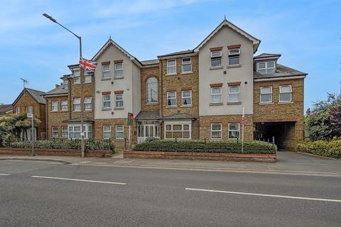 2 bed property, in Railway Street, £185,000