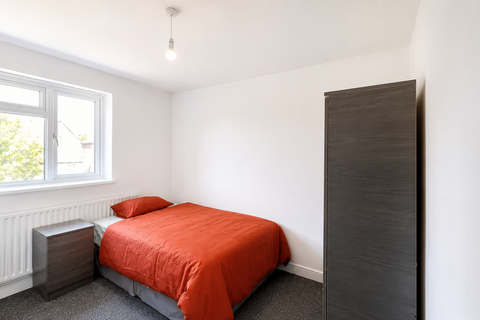 5 bed property, in Mawson Road, £15,000