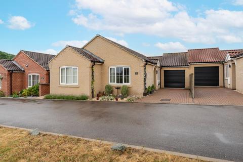 3 bed property, in Teulon Close, £335,000