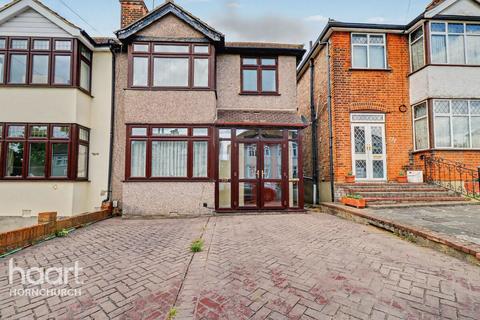 3 bed property, in Osborne Road, £500,000