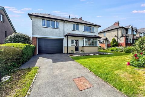 4 bed property, in Macclesfield Old Road, £580,000