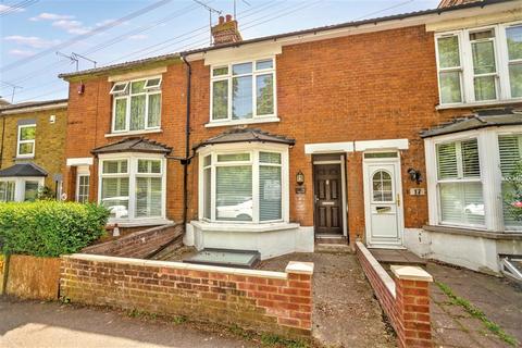 2 bed property, in Heath Road, £255,000