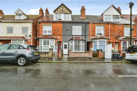 3 bed property, in Cavendish Road, £180,000