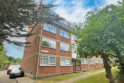 2 bed property, in Manor Road, £339,000