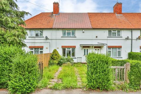 2 bed property, in Manton Crescent, £190,000