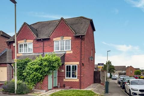 2 bed property, in Wharfdale Way, £230,000