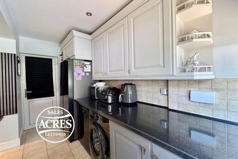 3 bed property, in Belwell Drive, £900,000