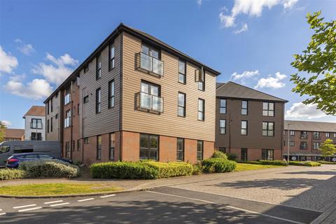 2 bed property, in Charlotte Way, £240,000