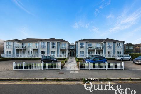 2 bed property, in Long Road, £200,000