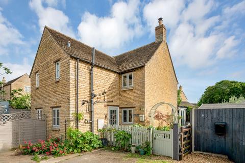 1 bed property, in Bell Yard, £239,950