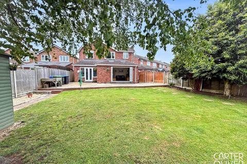 4 bed property, in Holly Drive, £425,000