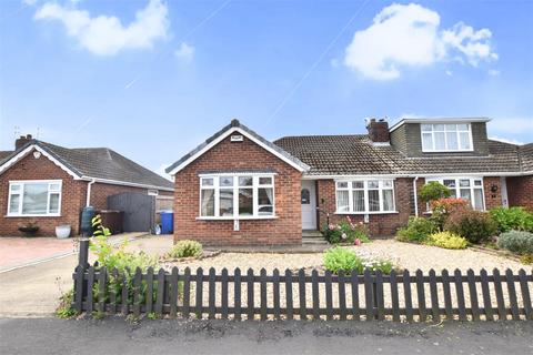 2 bed property, in St. Johns Road, £171,500