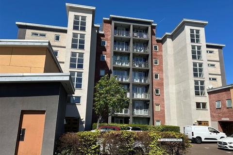 2 bed property, in North Side, £75,000