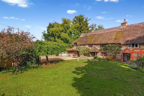 4 bed property, in Kimpton, £565,000