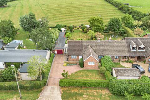 3 bed property, in Wood End Lane, £475,000