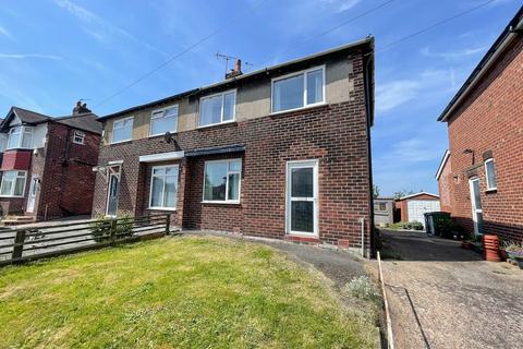 3 bed property, in The Broadway, £220,000