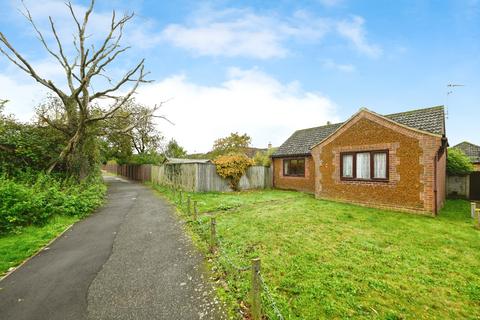 2 bed property, in Finsbury Close, £235,000