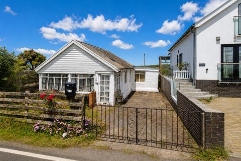 2 bed property, in 278 Faversham Road, £125,000