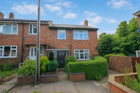 2 bed property, in Wakenshaw Road, £125,000