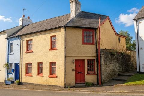 4 bed property, in 21 Church Street, £40,000