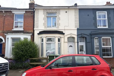 5 bed property, in Hudson Road, £325,000
