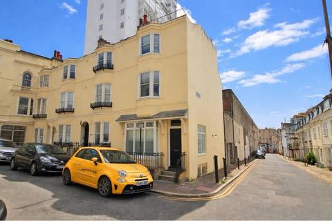 4 bed property, in Regency Square, £800,000