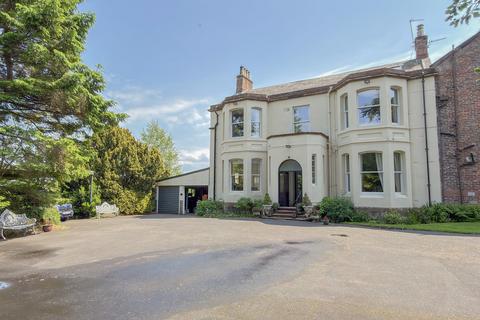 5 bed property, in Oak Bank, £795,000