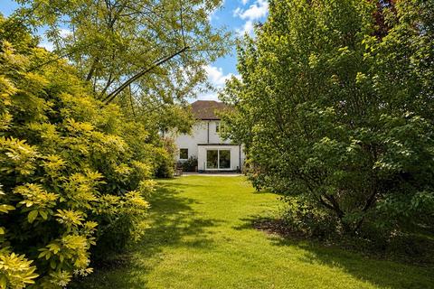 3 bed property, in West Coulsdon, £700,000